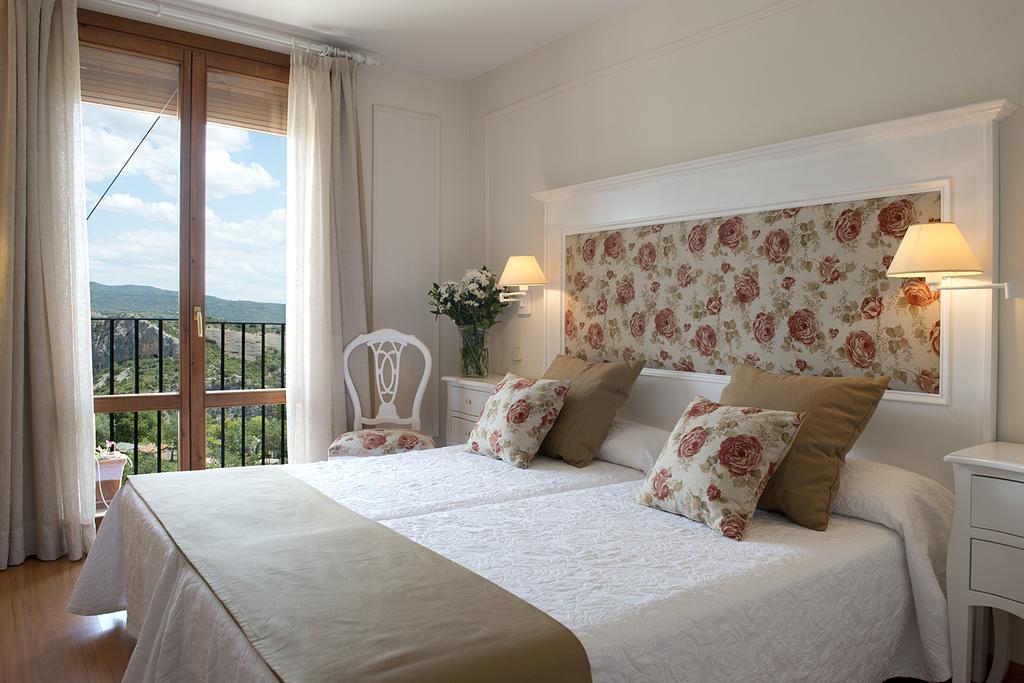 Hotel Santa Maria De Alquézar Стая снимка